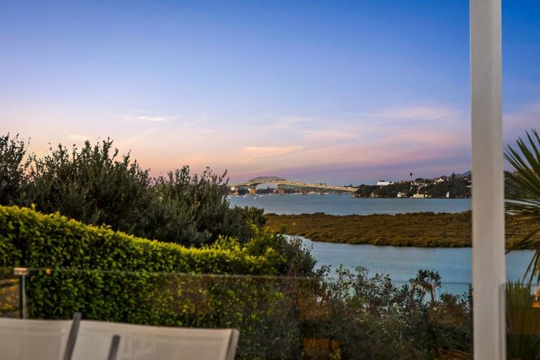 Photo of property in 1 Bangor Street, Point Chevalier, Auckland, 1022