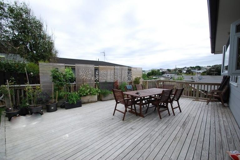 Photo of property in 18 Yarrow Place, Papakowhai, Porirua, 5024