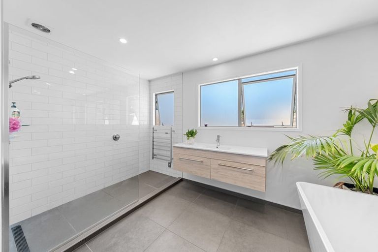 Photo of property in 12a Sycamore Grove, Lower Vogeltown, New Plymouth, 4310