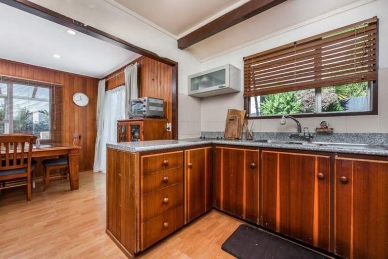 Photo of property in 8 Arde Place, Massey, Auckland, 0614
