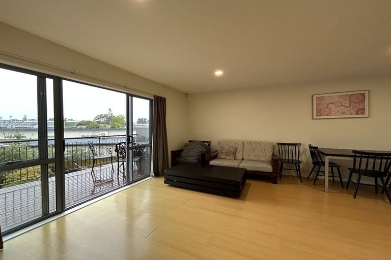 Photo of property in Lakeview Terrace, 24/14 Ambrico Place, New Lynn, Auckland, 0600