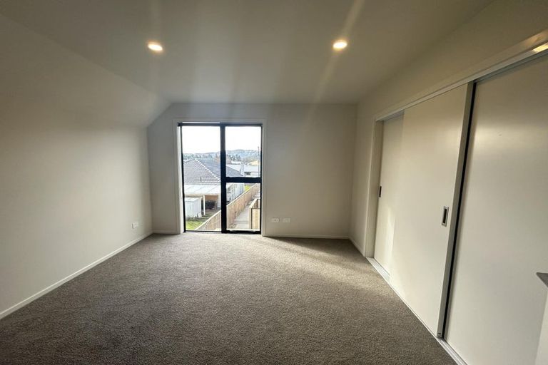 Photo of property in 9/7 Wainuiomata Road, Wainuiomata, Lower Hutt, 5014