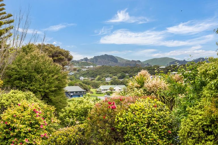 Photo of property in 21 Saunders Close, Whitby, Porirua, 5024