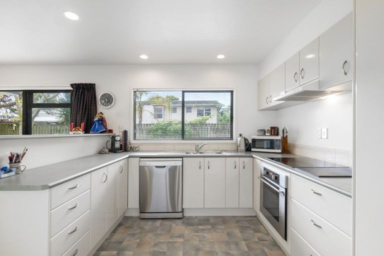 Photo of property in 7b Puriri Avenue, Orewa, 0931