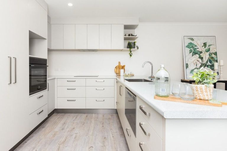 Photo of property in 27 Howard Road, Taradale, Napier, 4112