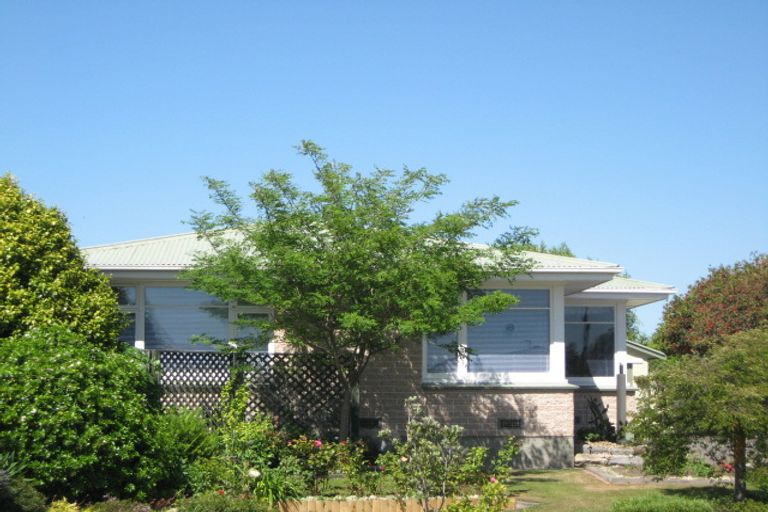 Photo of property in 52 Bickerton Street, Wainoni, Christchurch, 8061