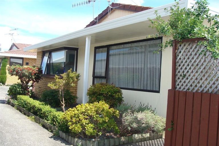 Photo of property in 2/478 Devonport Road, Tauranga South, Tauranga, 3112