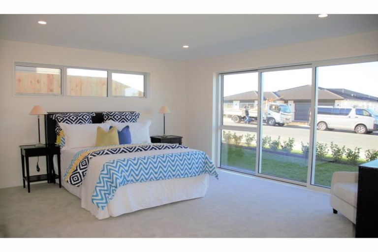 Photo of property in 98 Godfrey Drive, Orewa, 0931