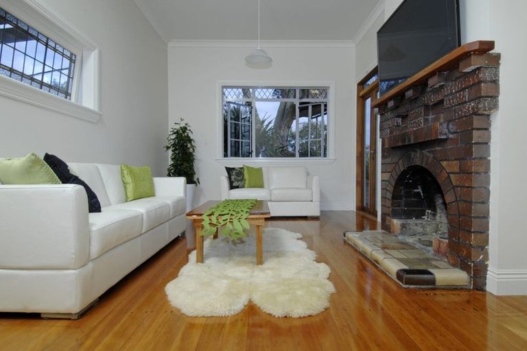 Photo of property in 1960 East Coast Road, Stillwater, Silverdale, 0993