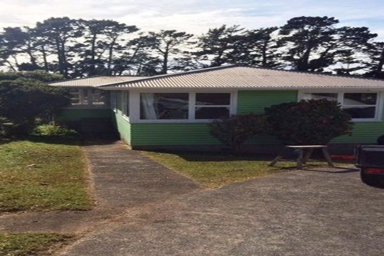 Photo of property in 24 Crystal Avenue, Glendene, Auckland, 0602