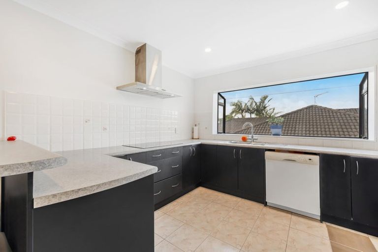 Photo of property in 60 Saralee Drive, Manurewa, Auckland, 2105