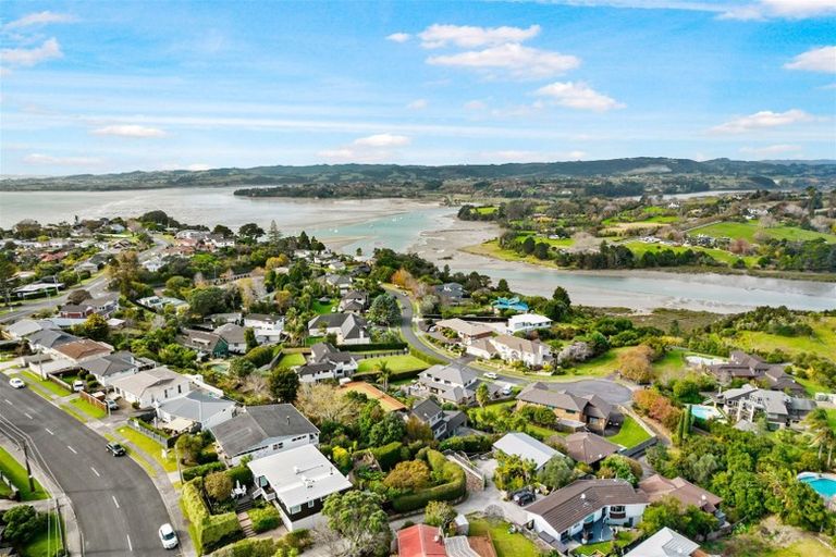 Photo of property in 133 Sandspit Road, Shelly Park, Auckland, 2014