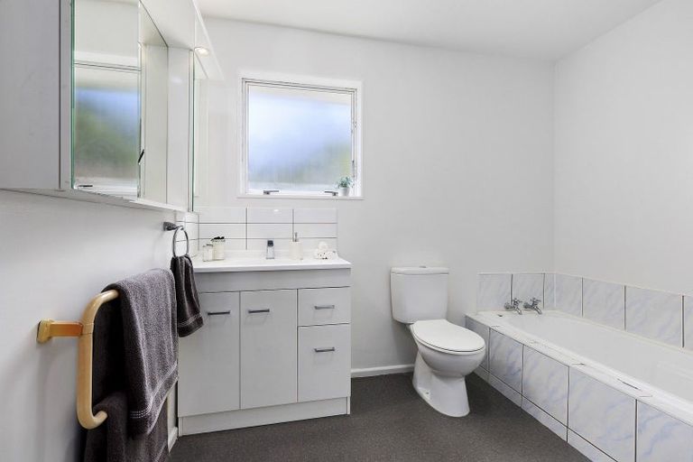 Photo of property in 92 Hazlewood Avenue, Karori, Wellington, 6012