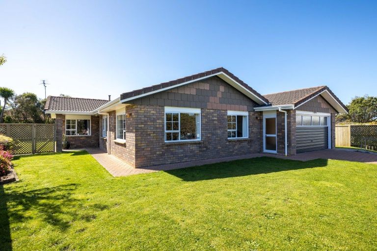 Photo of property in 7 Boulevard Drive, Merrilands, New Plymouth, 4312