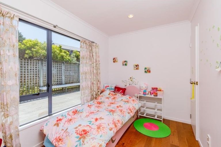Photo of property in 12 Van Dyke Place, West Harbour, Auckland, 0618