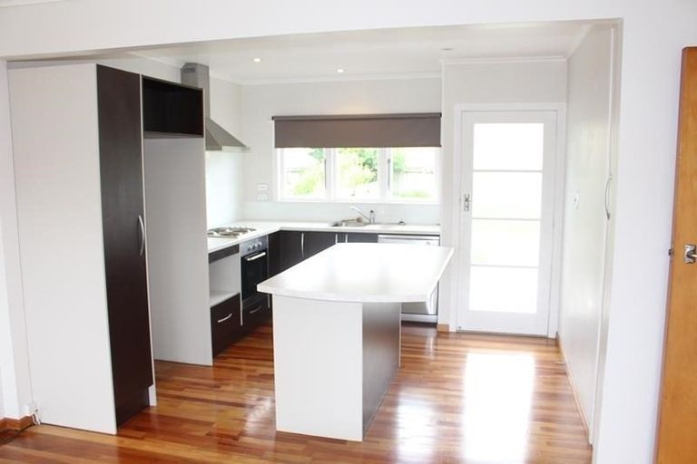 Photo of property in 2/109 Shakespeare Road, Milford, Auckland, 0620