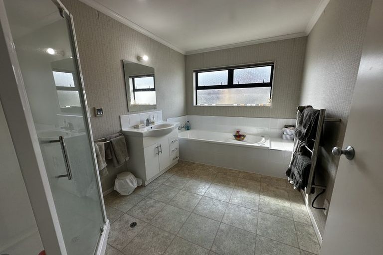 Photo of property in 24 Cleveland Heights, Kelvin Grove, Palmerston North, 4414