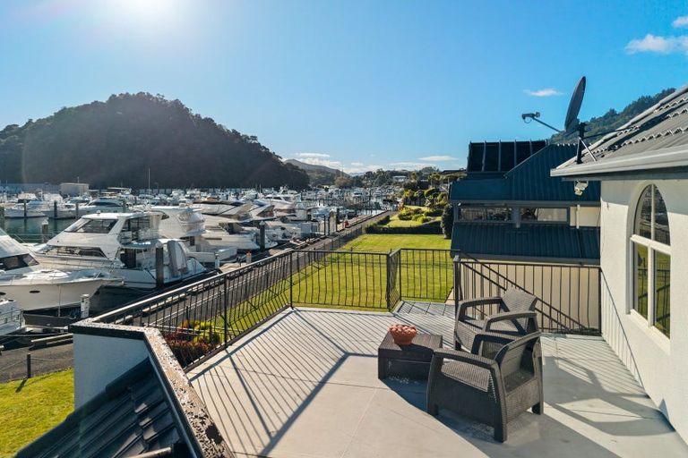 Photo of property in 37 Waikawa Road, Picton, 7220