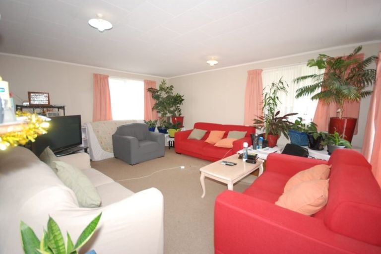 Photo of property in 90 Chelburn Crescent, Mangere East, Auckland, 2024