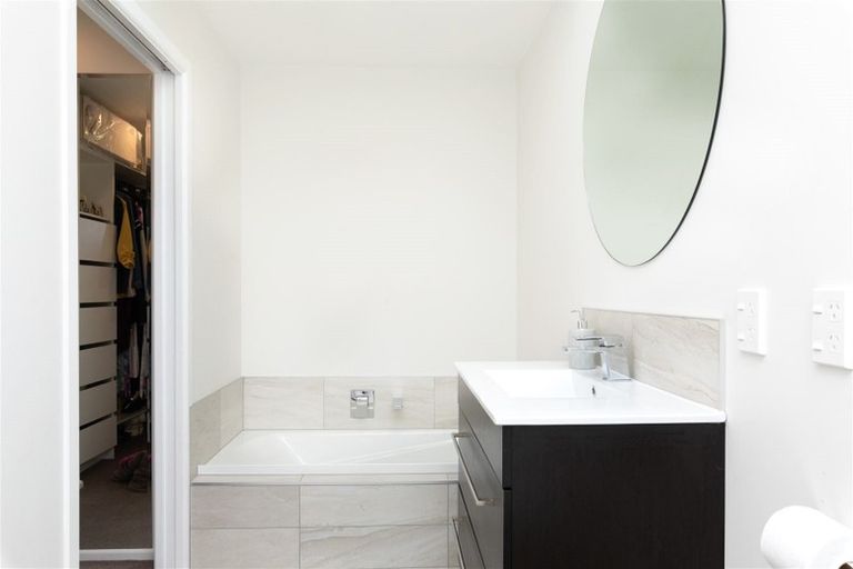 Photo of property in 40 Farquhars Road, Redwood, Christchurch, 8051