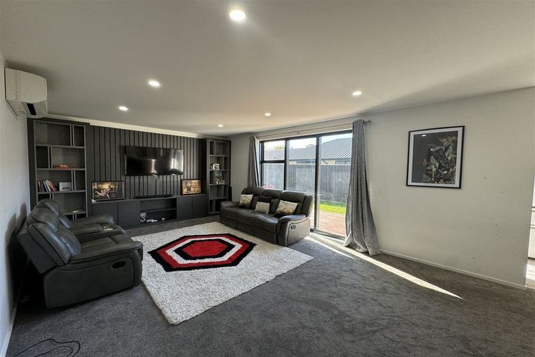 Photo of property in 12 Fountain Place, Rolleston, 7614