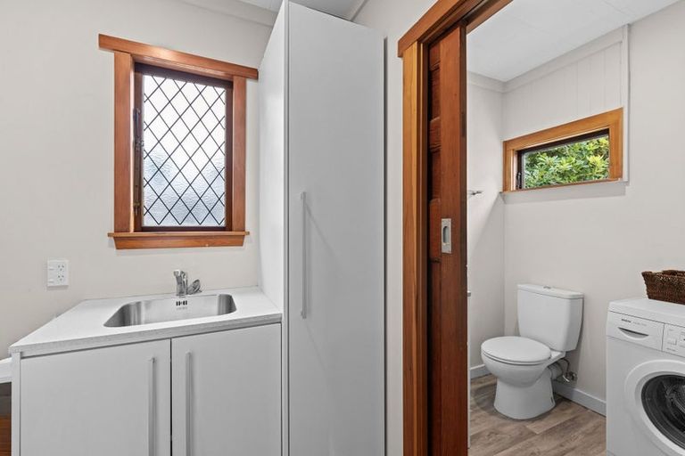 Photo of property in 211 Fifield Terrace, Opawa, Christchurch, 8023