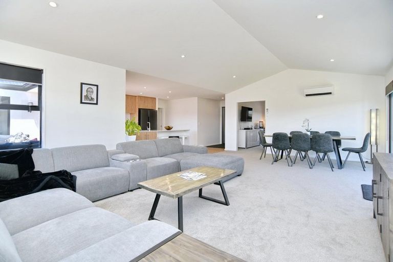 Photo of property in 17 Angus Place, Rangiora, 7400