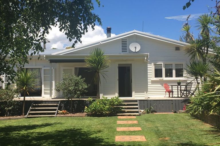 Photo of property in 2 Waikoukou Valley Road, Waimauku, 0812