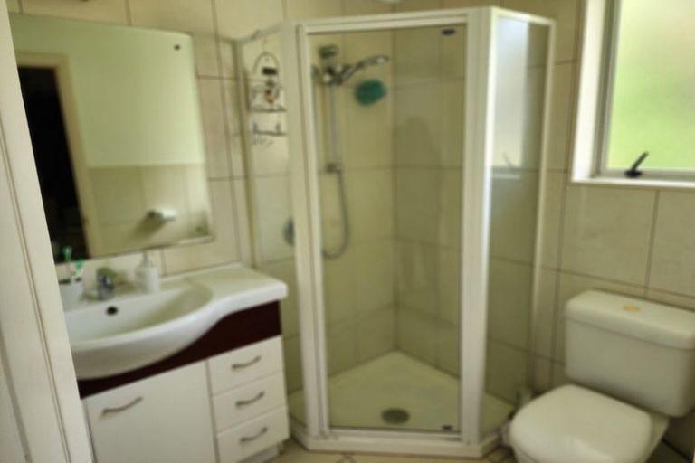 Photo of property in 16 Malin Place, Pinehill, Auckland, 0632