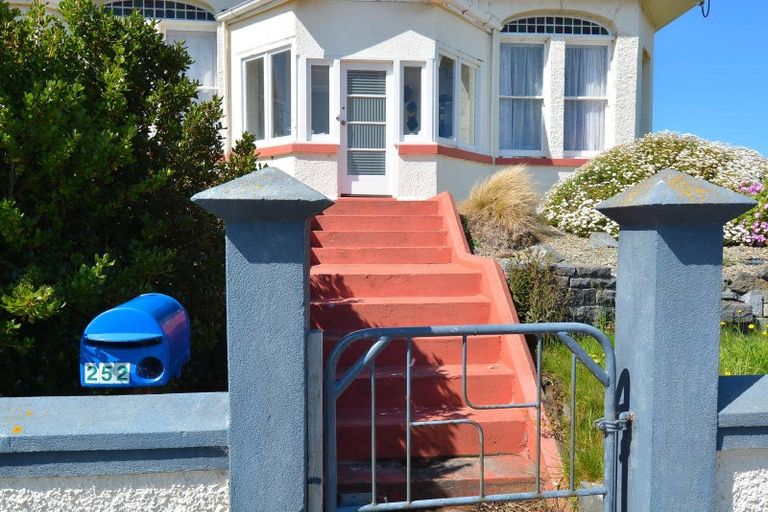 Photo of property in 252 Marine Parade, Bluff, 9814