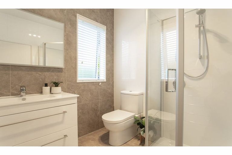 Photo of property in 22 Boocock Crescent, Orewa, 0931