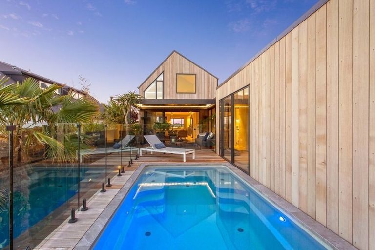 Photo of property in 27 Beachville Road, Redcliffs, Christchurch, 8081