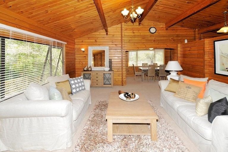 Photo of property in 21 Unsworth Drive, Unsworth Heights, Auckland, 0632