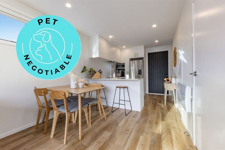 Photo of property in 25 Tokai Place, Glen Eden, 0602