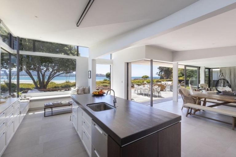 Photo of property in 65 Taumata Road, Omaha, 0986