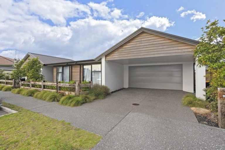 Photo of property in 23 Hugo Way, Papamoa Beach, Papamoa, 3118