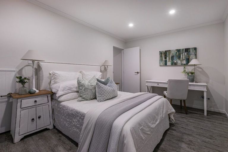 Photo of property in 5 Franheim Crescent, Orewa, 0931