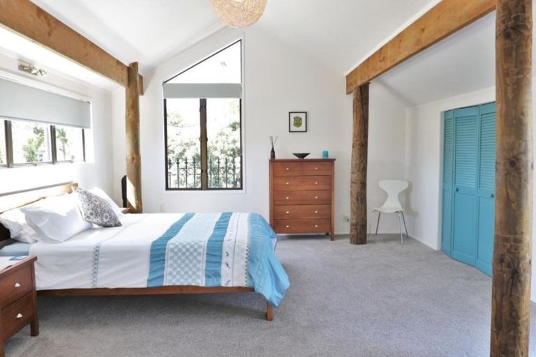 Photo of property in 38 Waterview Road, Stanley Point, Auckland, 0624