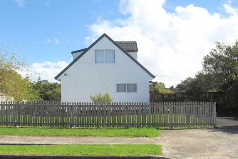 Photo of property in 37 De Quincey Terrace, Highland Park, Auckland, 2010