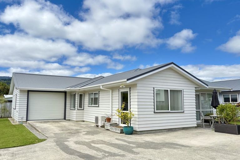 Photo of property in 2/77 Main Road, Wainuiomata, Lower Hutt, 5014