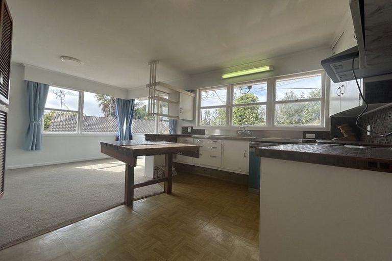 Photo of property in 392 Glenfield Road, Glenfield, Auckland, 0629