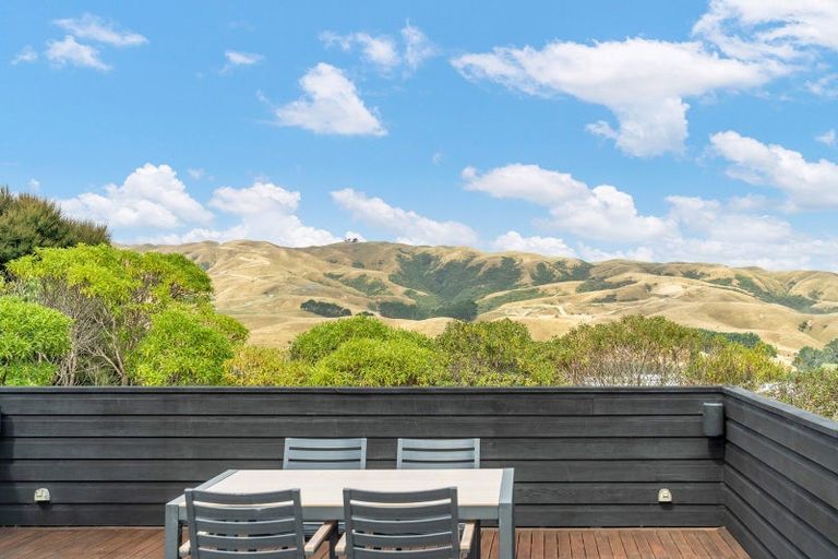 Photo of property in 6 The Track, Plimmerton, Porirua, 5026