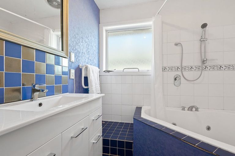 Photo of property in 93 Farquhars Road, Redwood, Christchurch, 8051