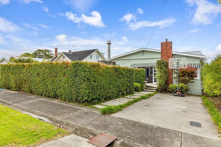 Photo of property in 41 Hanlon Crescent, Narrow Neck, Auckland, 0624