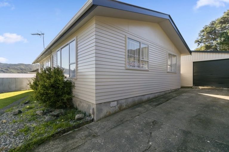 Photo of property in 3 Wicklow Grove, Wainuiomata, Lower Hutt, 5014