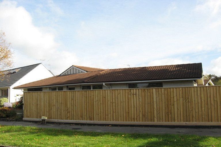 Photo of property in 3/17 Gothic Place, Ilam, Christchurch, 8041