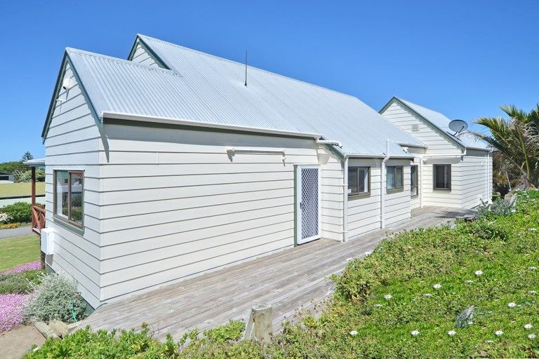 Photo of property in 11 Palm Parade, Riversdale Beach, Masterton, 5872