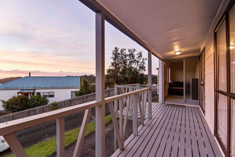 Photo of property in 8 Gillan Place, Bayview, Auckland, 0629
