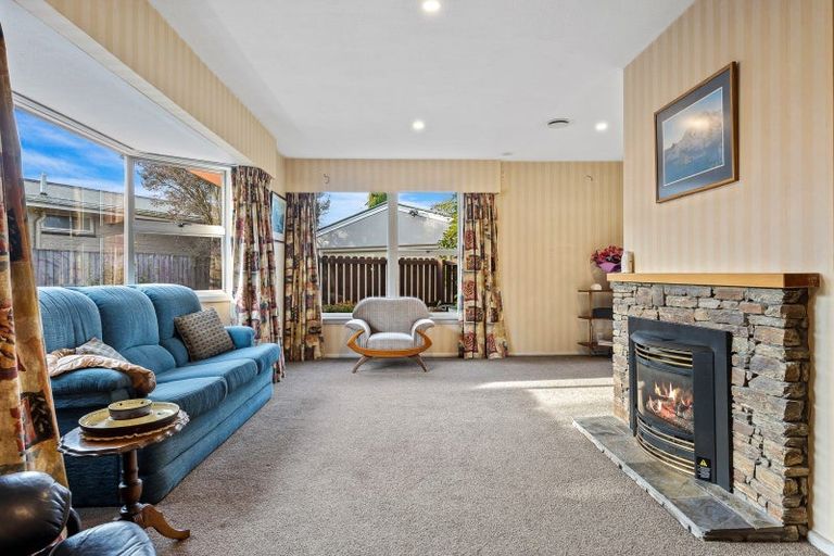 Photo of property in 6 Brookby Crescent, Avonhead, Christchurch, 8042