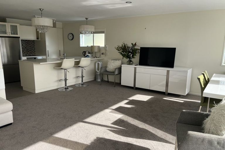 Photo of property in 2/130 Oriental Parade, Oriental Bay, Wellington, 6011